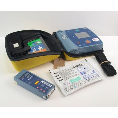 Laerdal Heartstart FR2+ AED Defibrillator with Battery (71%), 1 NEW Pack of Electrodes & Carry Bag