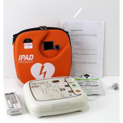 iPAD SP1 Semi Automatic Defibrillator with Battery (2 Bars) & 1 x NEW Pack of Electrode Pads & carry case