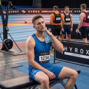 An athlete cooling down after intense exercise using a sports instant ice pack applied to the neck, demonstrating fast‑acting cold therapy for Hyrox recovery.
